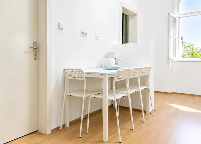 Comfortable 2br Near Burggasse