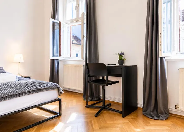 Comfortable 2br Near Burggasse דירה וינה