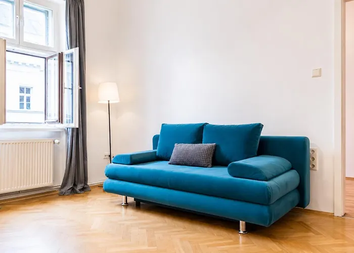 Comfortable 2br Near Burggasse דירה *