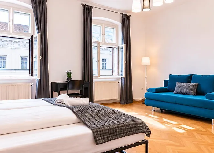 Comfortable 2br Near Burggasse דירה *