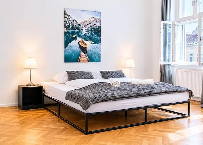 Comfortable 2br Near Burggasse דירה *