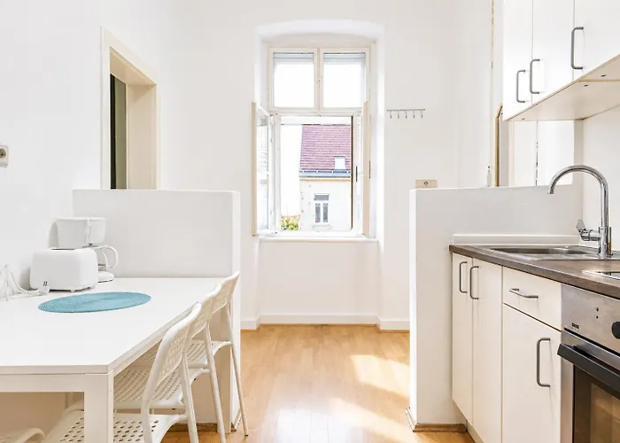 Comfortable 2br Near Burggasse